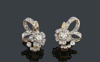Short earrings with floral design of old cut diamonds