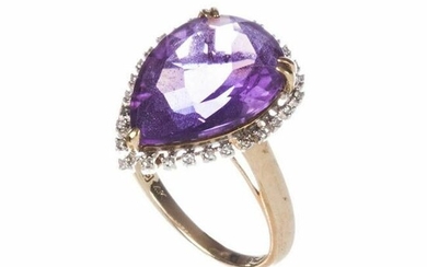 14 kt Gold Pear Shaped Amethyst Diamond Cocktail Ring