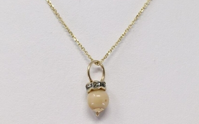 14Kt Yellow Gold Diamond Pendant & Necklace.