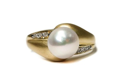 14k Yellow Gold Diamond and Cultured Pearl Ring, Size 7