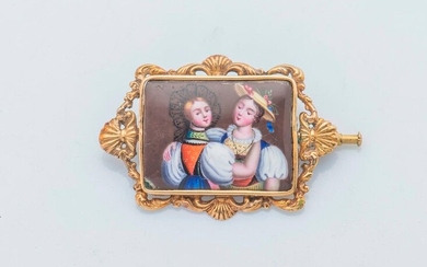 14-carat (585 thousandths) yellow gold plate brooch with poly-lobed edges decorated with an enamelled plaque on metal depicting two young shepherdesses. Size: 4.5 x 3 cm Gross weight: 5.9 g