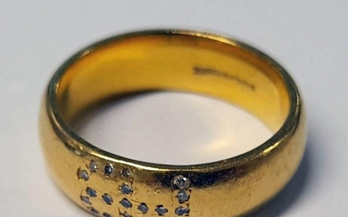18CT GOLD DIAMOND STUDDED WEDDING BAND - RING SIZE U/V, 14.3...