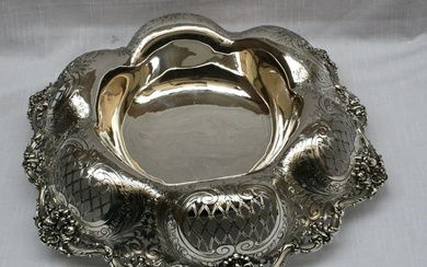 1900 REPOSE STERLING LARGE CENTER PIECE BY WRIGHTHKAY & CO MUST SE