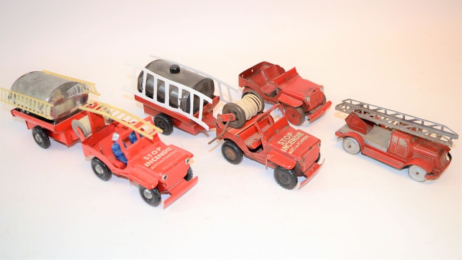 3 Jeeps et 1 camion de pompiers en tôle.... - Lot 242 - 68 Art auction