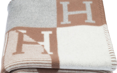 Hermès Gris & Beige Eches et Trames Blanket Condition:...