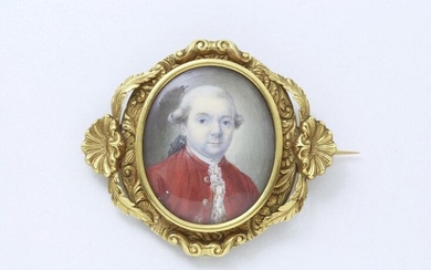 750 thousandths gold brooch decorated with a miniature portrait painted on ivory representing the bust of a wigged gentleman. French work of the XIX° century for the frame and of the XVIII° century for the miniature.