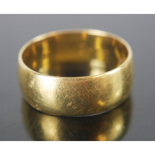 A 22CT GOLD WEDDING BAND/RING Of plain form size M/N, Weigh...