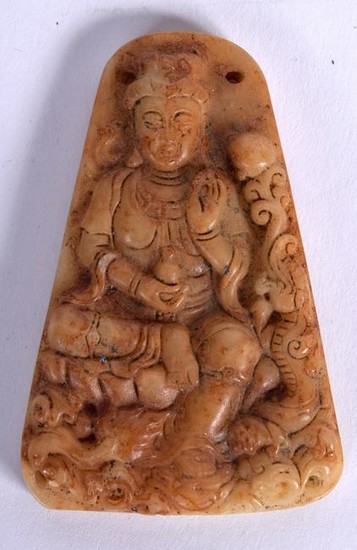 A CHINESE CARVED MUTTON JADE PENDANT, depicting a