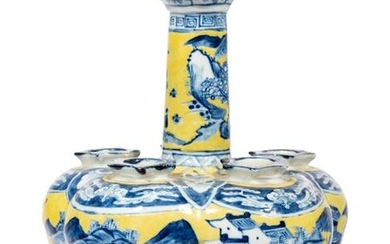 A Chinese Export Yellow Ground Blue and White Porcelain