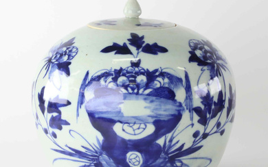 A Chinese early 20th century porcelain LOCKURNA.