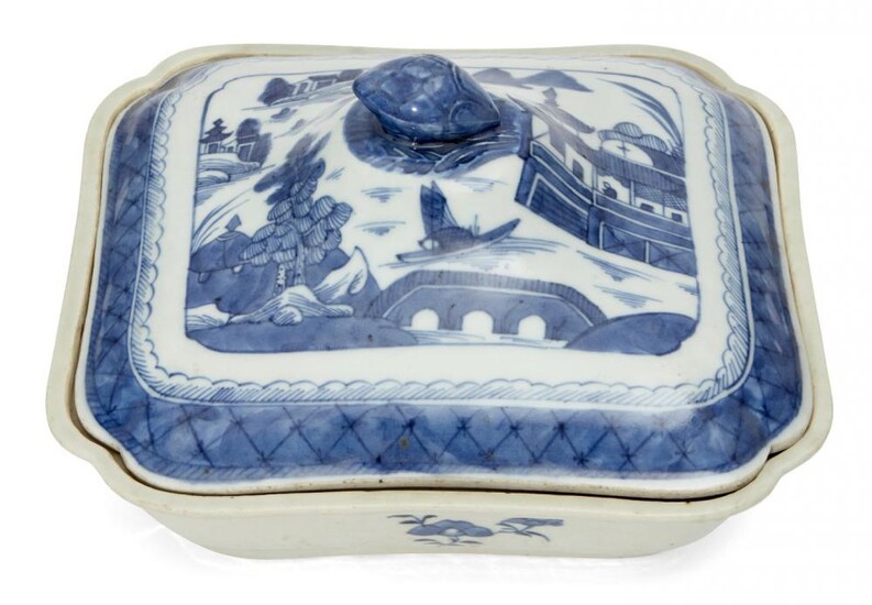 A Chinese export porcelain rectangular tureen and...