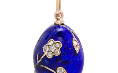 A FABERGÉ JEWELLED GOLD-MOUNTED ENAMEL EGG PENDANT, WORKMASTER AUGUST HOLLMING, ST PETERSBURG, 1899-1903