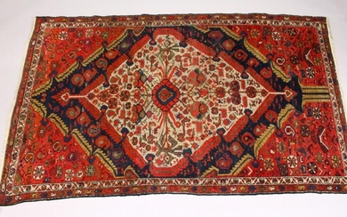 A GOOD SMALL PERSIAN RUG, MID 20TH CENTURY, beige