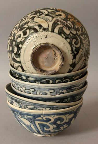 A GROUP OF SIX SIMILAR CHINESE LATE MING BLUE & WHITE