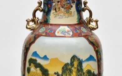 A LARGE JAPANESE EXPORT FLOOR VASE, 20TH CENTURY H.91cm