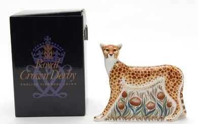 A LIMITED EDITION ROYAL CROWN DERBY CHEETAH DADDY PAPERWEIGHT, NO. 541/950, WITH CERTIFICATION CARD, BOXED, 14 CM HIGH, 17 CM WIDE