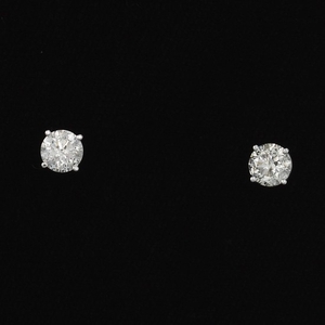 A Pair of Diamond Stud Earrings, AIG Report