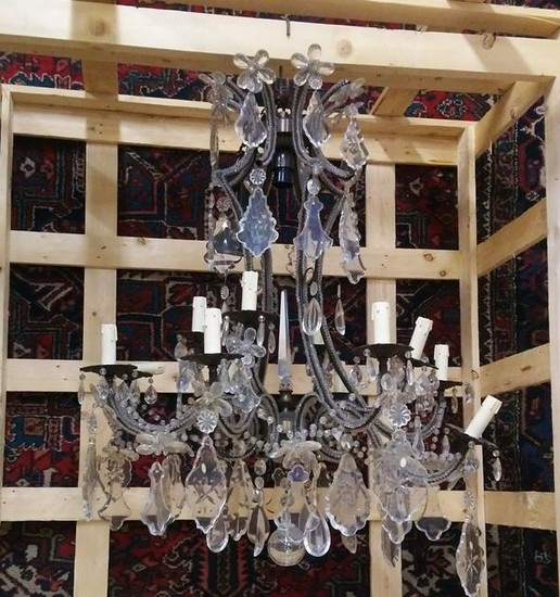 A VERY GOOD LARGE CUT GLASS CHANDELIER in wooden crate.