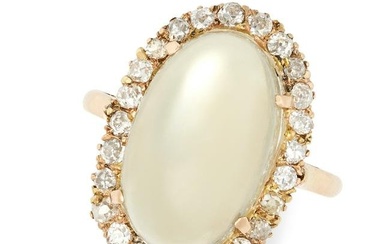A VINTAGE MOONSTONE AND DIAMOND CLUSTER RING in yellow gold, set with a cabochon moonstone of