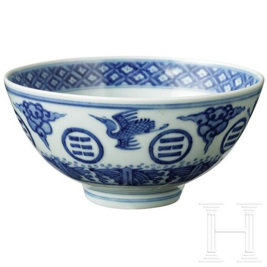 A blue and white crane and trigram bowl with Guangxu