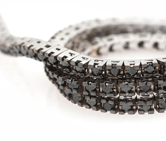 NOT SOLD. A diamond bracelet set with numerous black diamonds weighing a total of app. 1.23 ct., mounted in 18k partly black rhodium-plated white gold. – Bruun Rasmussen Auctioneers of Fine Art