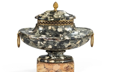 A gilt-bronze scagliola urn and cover, Italy, late 18th century | Vase navette et son couvercle en scagliole et bronze doré, travail italien de la fin du XVIIIème siècle