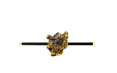 A gold nugget bar brooch