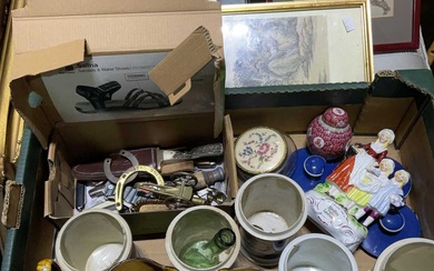 A group of collectors' items, also ceramics, brass stop, etc.A...