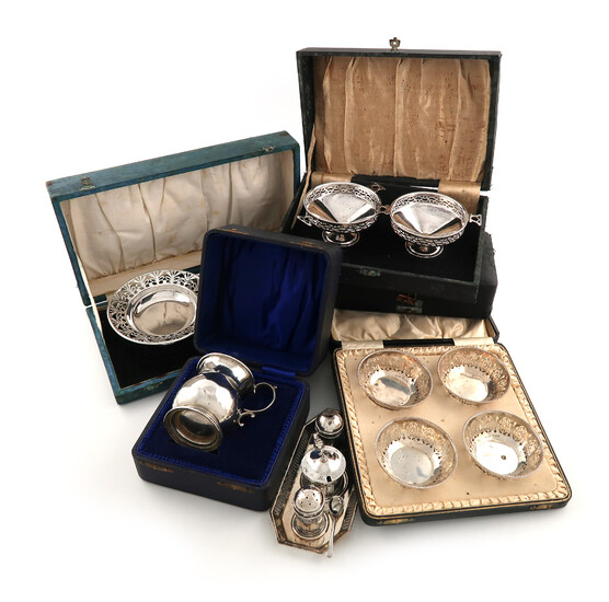 A mixed lot of five cased sets silver items
