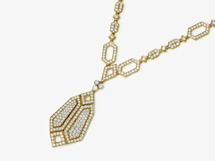 A necklace with brilliant cut diamonds