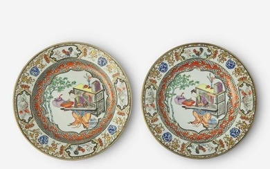 A pair of finely-decorated Chinese export porcelain “Meiren” dishes 粉彩