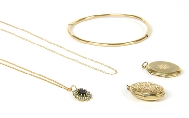 A quantity of 9ct gold jewellery