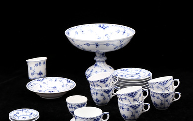 A set of 20 pieces, a “Musselmalet” porcelain set, Royal Copenhagen, second half of the 20th century.