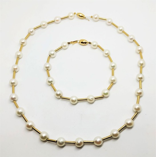 A set of a necklace and bracelet - pearls and gold