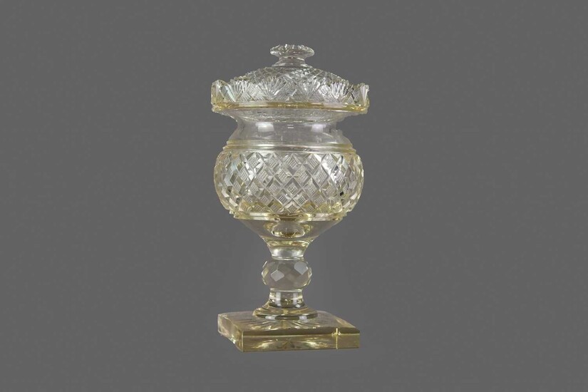 AN EARLY 19TH CENTURY CUT GLASS PEDESTAL VASE