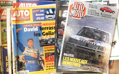 AUTOMOBILIA Lot d'environ 28 numéros de la revue hebdomadaire Auto Hebdo, périodes 1993 à 1996....