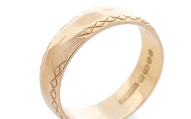 An 18ct yellow gold ladies wedding band. Ring Size M. Weight...
