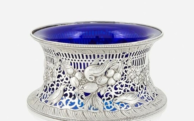 An Irish Edward VII sterling silver dish ring with