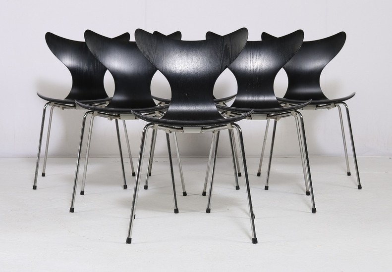 Arne Jacobsen. A set of six chairs ‘The Lily’, model 3108. (6)