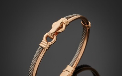 BRACELET rigide ouvrant composé de cordes en acier torsadé et jonc en or rose (750‰)...
