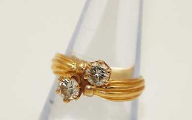 Bague "Vous et moi" en or jaune 750 millièmes sertie de 2 diamants taille brillant...