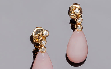 Beautiful yellow gold earrings, with hanging rose quartz tears,...