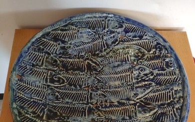 Birgit Krogh: Wall platter decorated with fish in low relief and decorated with blue glaze. Signed Birgit Krogh. Diam. 46 cm.