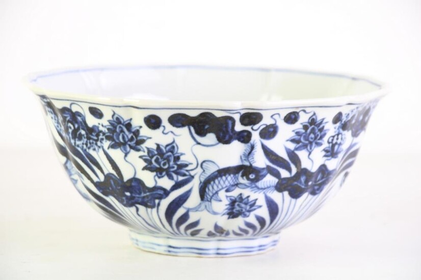 Blue and white Chinese lobed bowl decorated with fish among lotus plants, mark to base (Dia22.5cm H10.5cm)