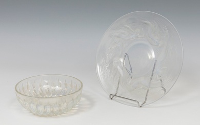 Centerpieces; Lalique, XX century. Molded glass. Signed. Measurements: 1,5 x 27 cm (plate); 8 x...