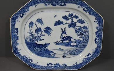 Chinese porcelain dish (33 x 41cm)