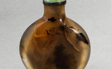 Chinese shadow agate snuff bottle