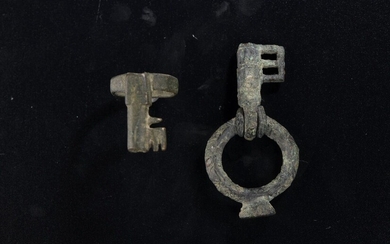 Deux bagues-clés. Epoque romaine. Bronze.... - Lot 42 - De Baecque et Associés
