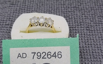 Diamond Three Stone /ring - 18ct - 3.3g Size: K