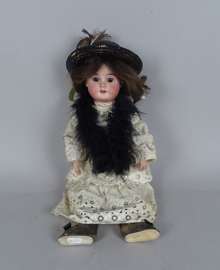 Doll: Poupée Tête porcelaine bouche ouverte yeux sulfure corps articulé GBK cheveux habits H:45cm